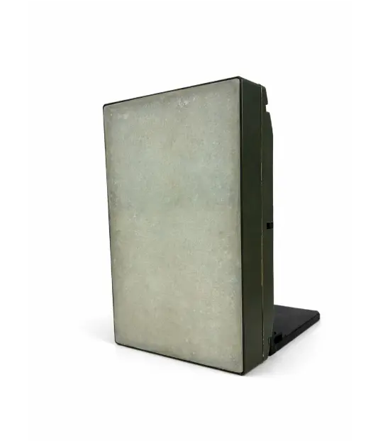 medium-shot-people-talking-office1